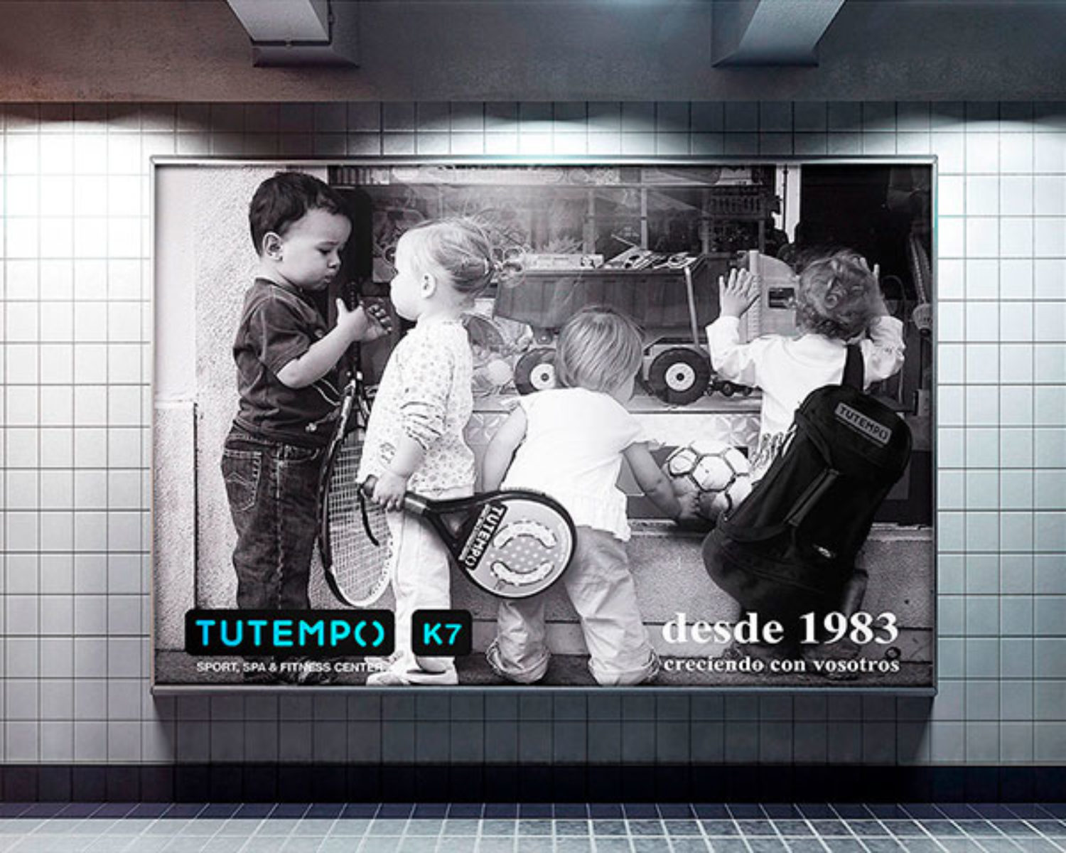 m_granformato_2010-10_panel-retroiluminado-club-k7-valencia-niños-jugando