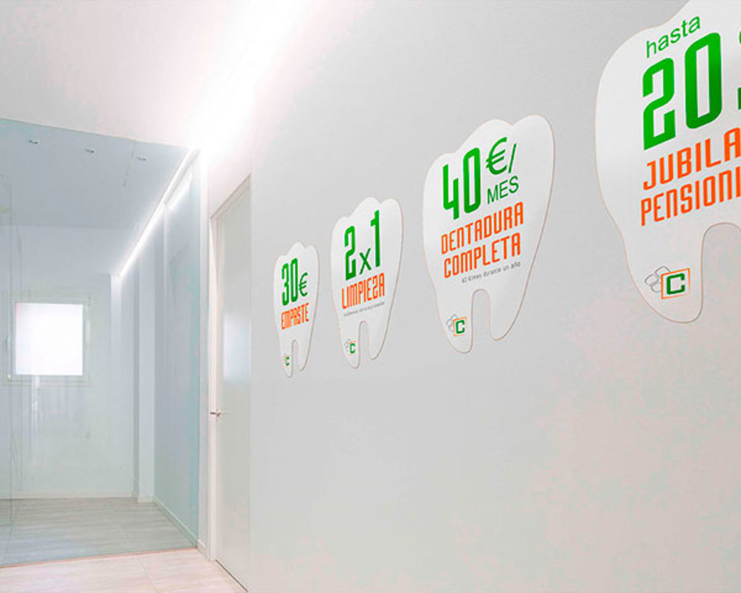 m_granformato_2013-12_paneles-decoracion-muelas-clinica-dental-valencia