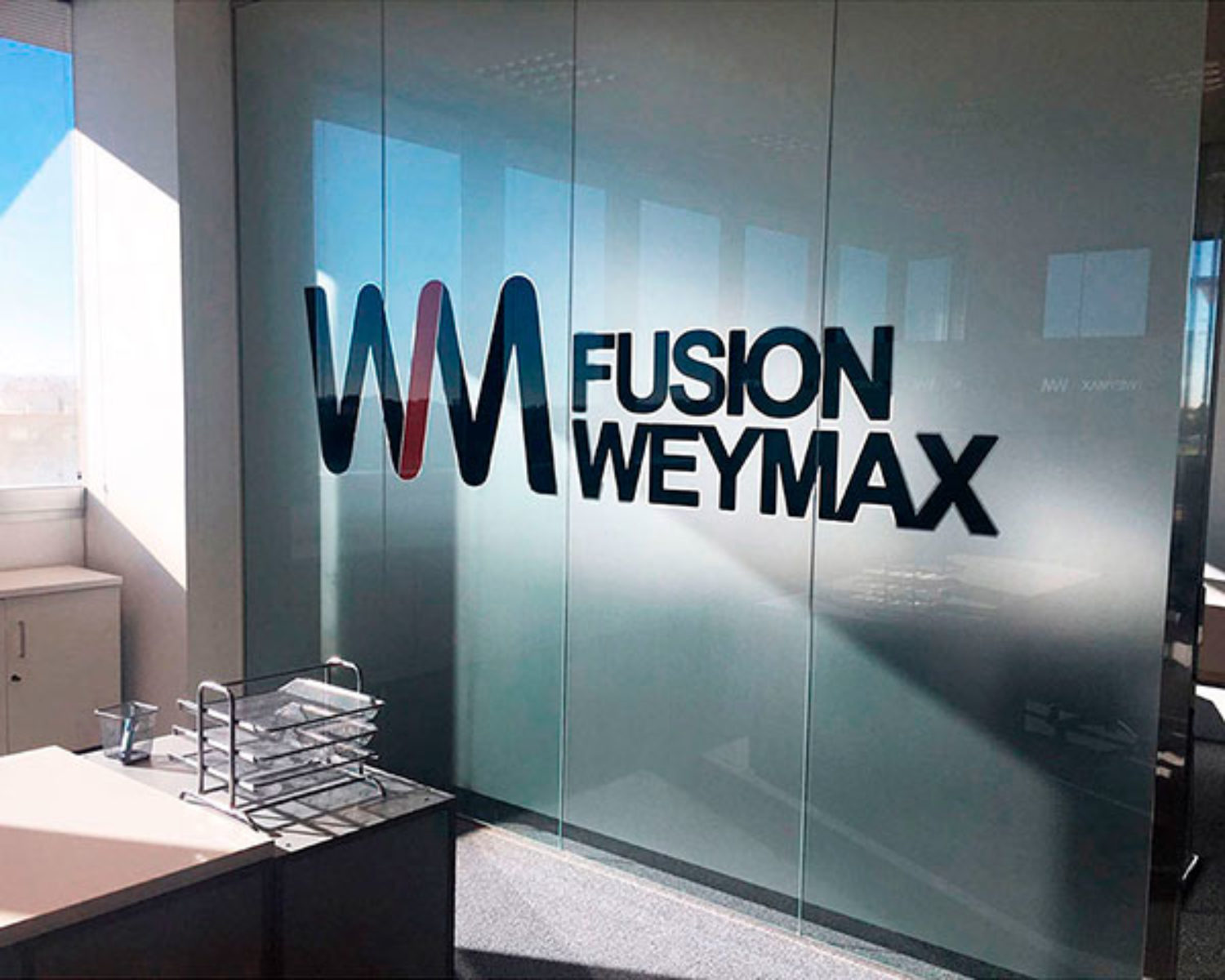 m_granformato_2016-10_vinilado-decoracion-cristal-oficinas-fusion-weymax-valencia