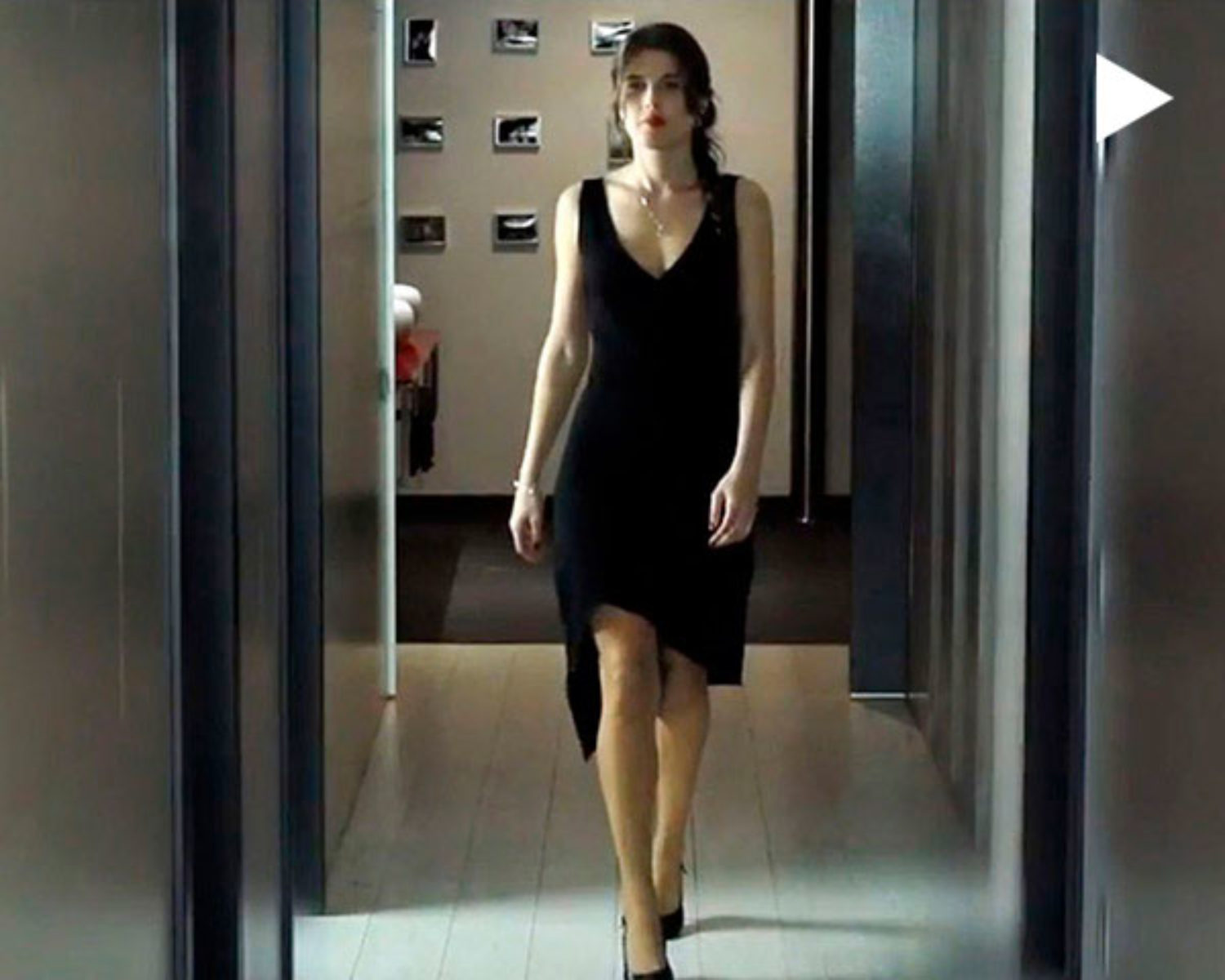 m_video_2017-02_lumina_stone_masterpiece_chalet_mujer