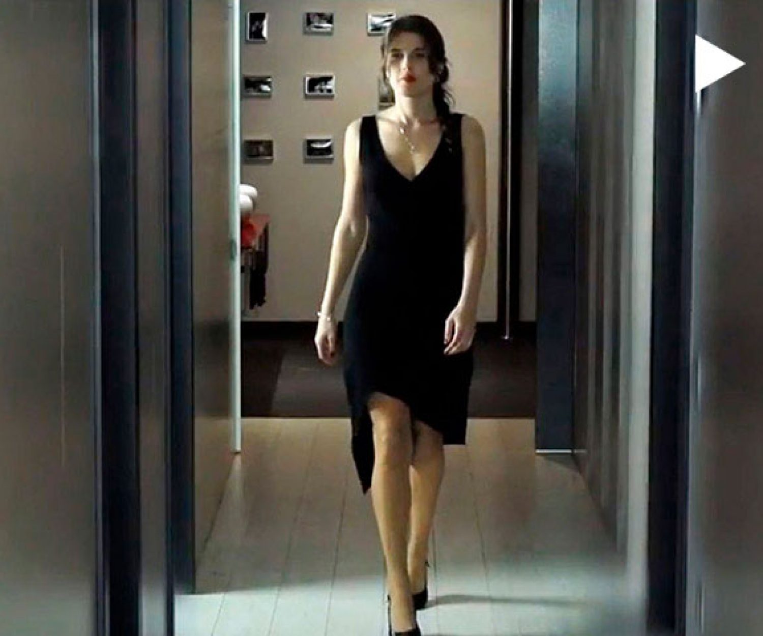 m_video_2017-02_lumina_stone_masterpiece_chalet_mujer