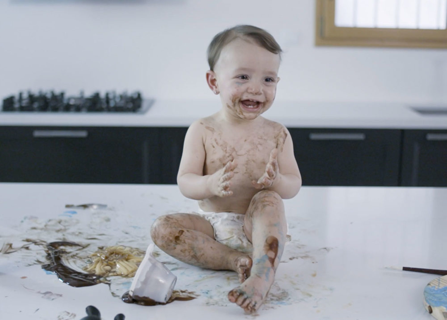 video_2020-01_enigma_surfaces_bebe_manchas_neos