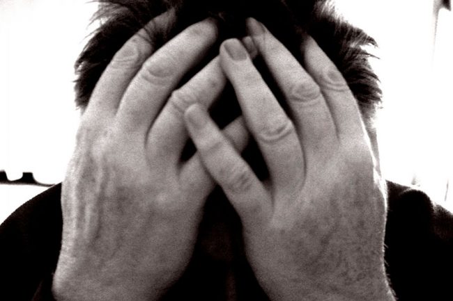 blog_elviaje_estress_desesperacion_manos_cabeza