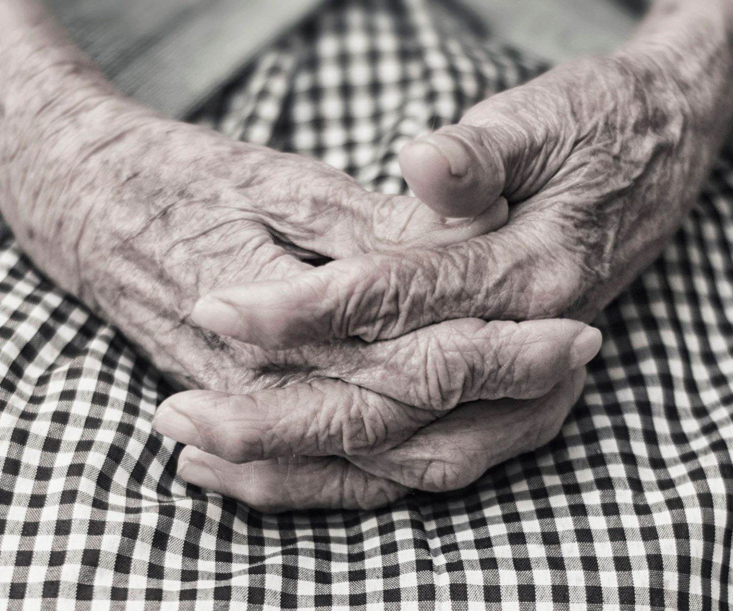 blog_elviaje_manos_arrugadas_anciana