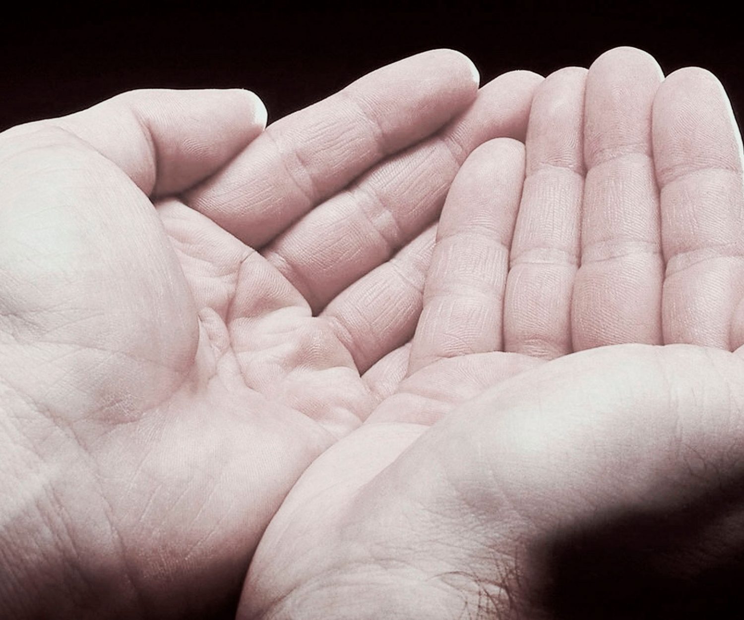 blog_elviaje_manos_pidiendo_plano_corto